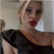 Me defino como una persona paciente, creativa para dar clases amenas con conocimientos del día a día para llamar la atención de los alumnos